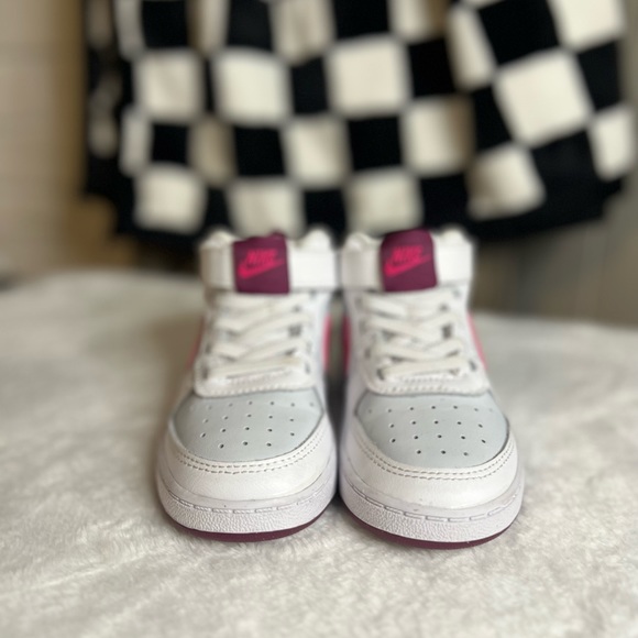 Girls size 9 Nike high top - Picture 4 of 6